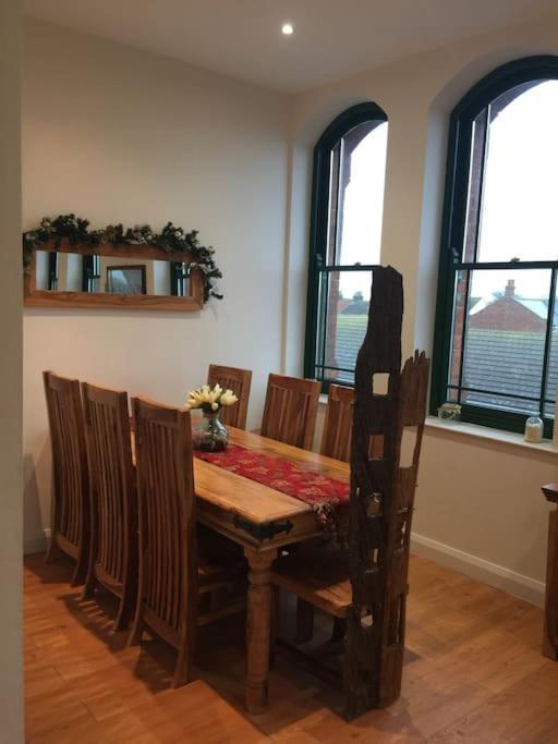 Converted Chapel Filey Floor To Ceiling Arch Window Dış mekan fotoğraf